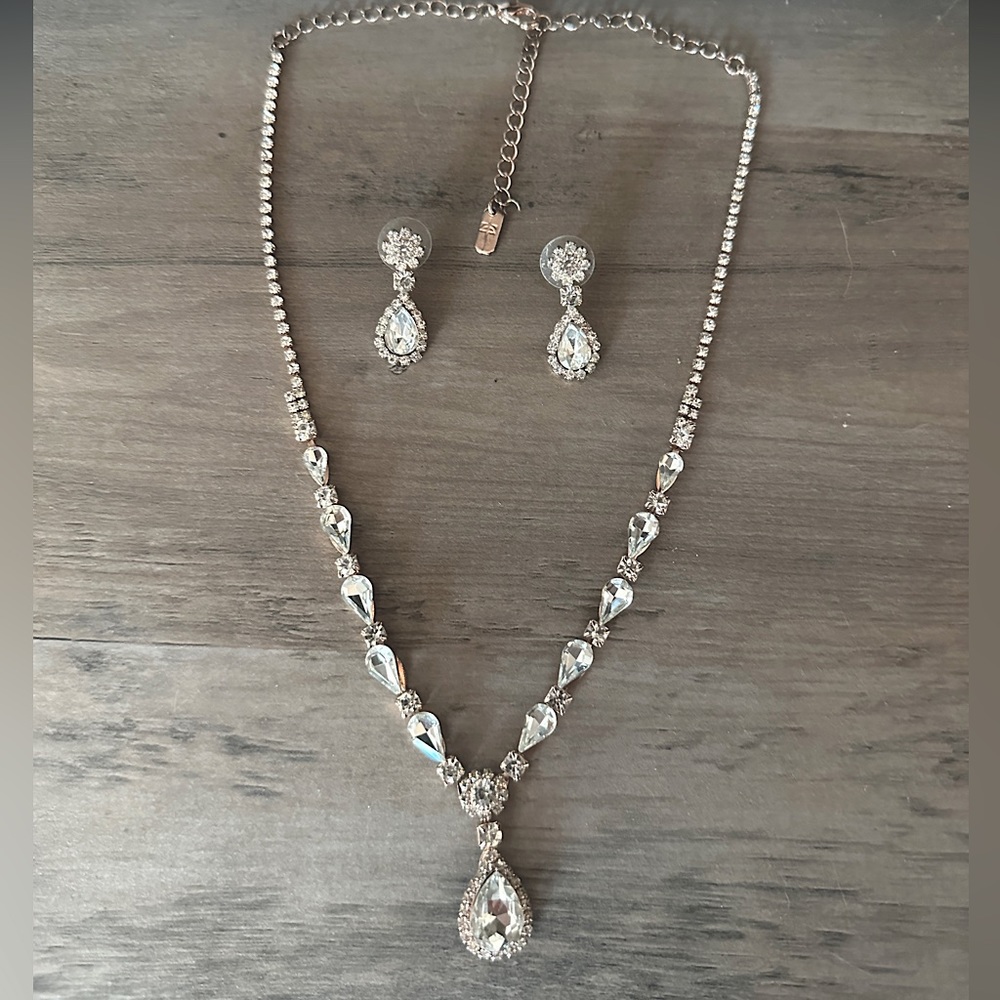 Necklace & Earring Jewelry Set